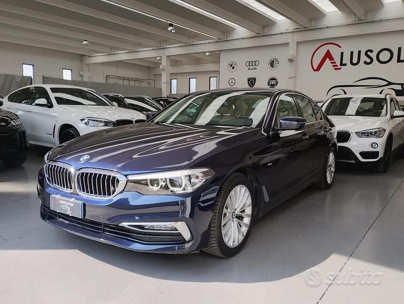Usata BMW 520 Luxury Line 190 CV (139 kW) 2017 Blu Berlina