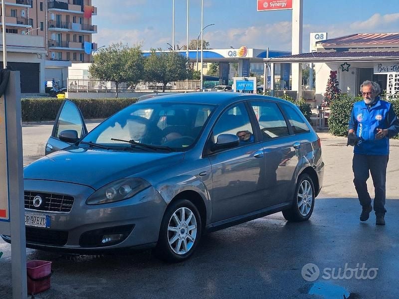 Usata Fiat Croma 150 CV (110 kW) 2009 Grigio Station wagon