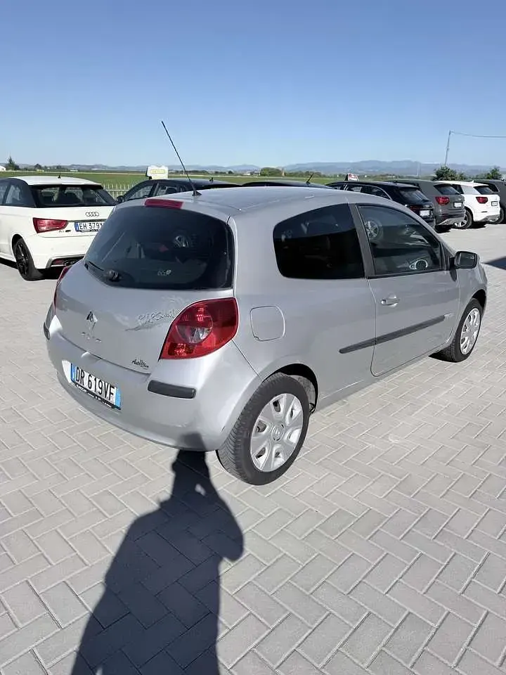 Usata Renault Clio II 75 CV (55 kW) 2008 Other Berlina