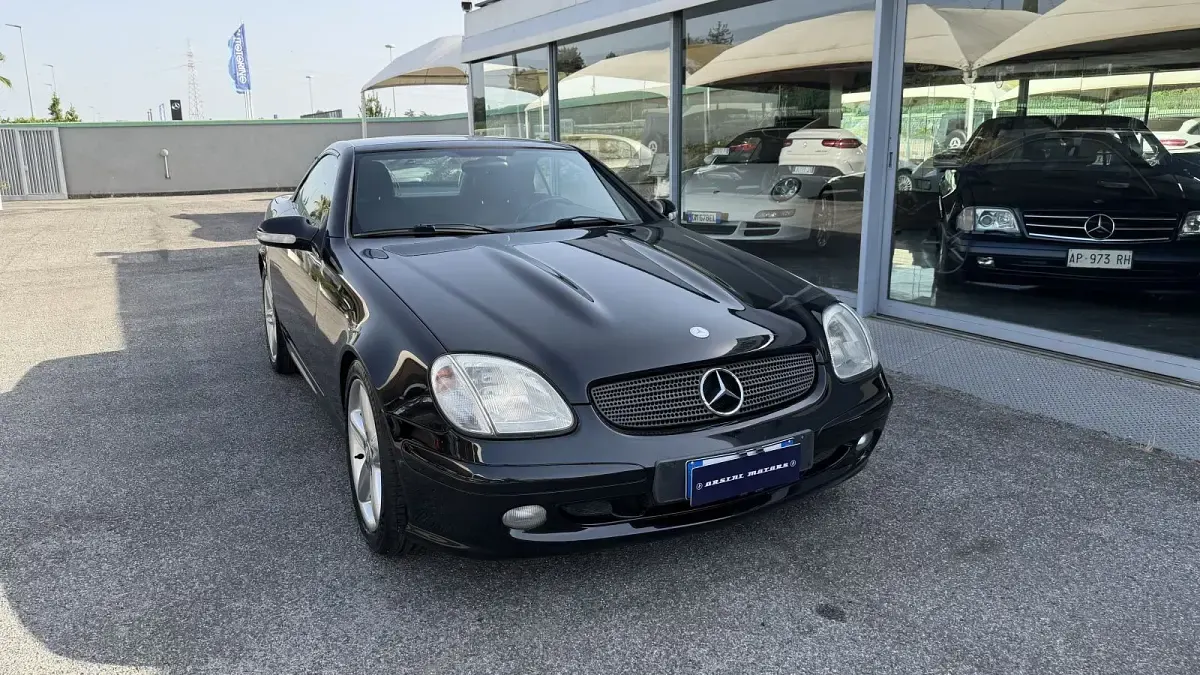 Usata Mercedes SLK320 217 CV (159 kW) 2001 Nero Cabrio