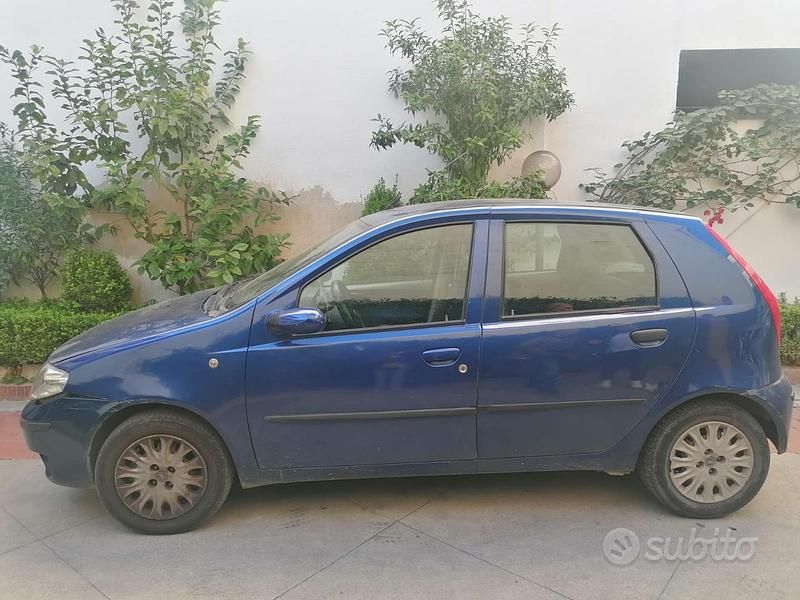 Usata Fiat Punto 69 CV (50 kW) 2003 Blu Berlina