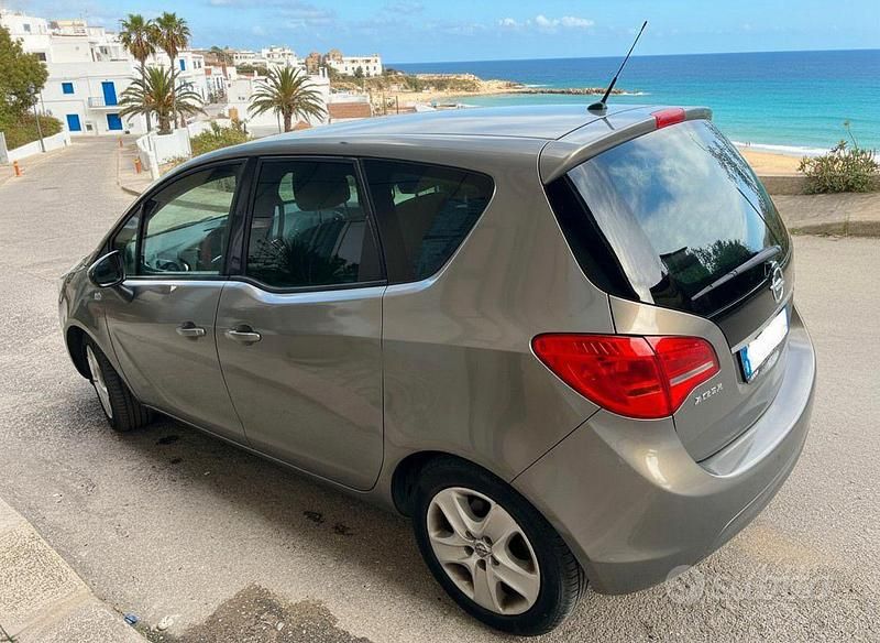 Usata Opel Meriva 120 CV (88 kW) 2014 Grigio Monovolume