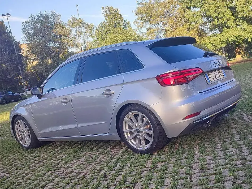 Usata Audi A3 Design 110 CV (80 kW) 2017 Argento Berlina