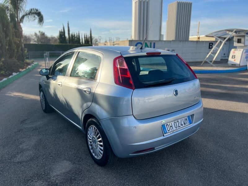 Usata Fiat Grande Punto 60 CV (44 kW) 2007 Argento Utilitaria