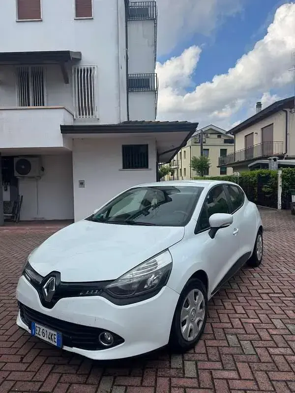 Usata Renault Clio IV 73 CV (53 kW) 2015 Berlina