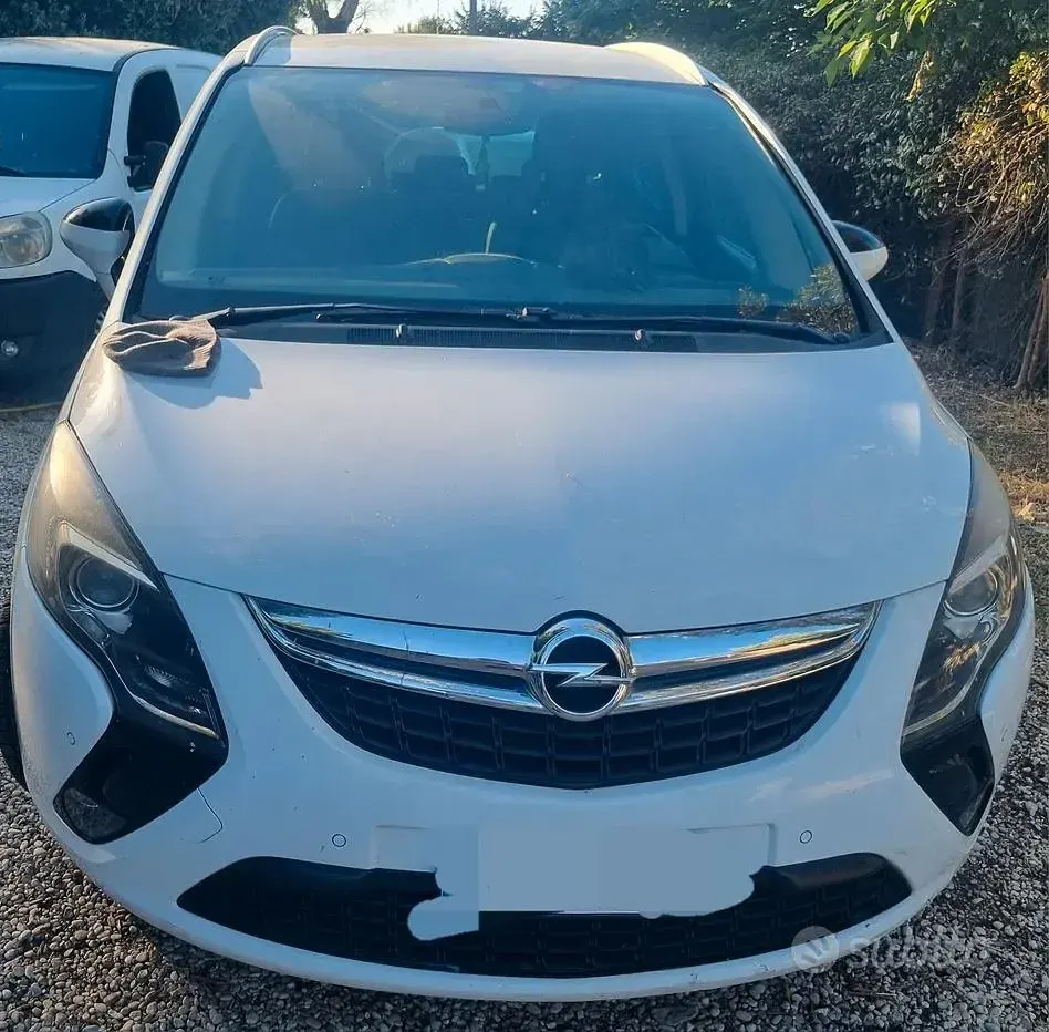 Usata Opel Zafira Tourer 150 CV (110 kW) 2012 Bianco Monovolume
