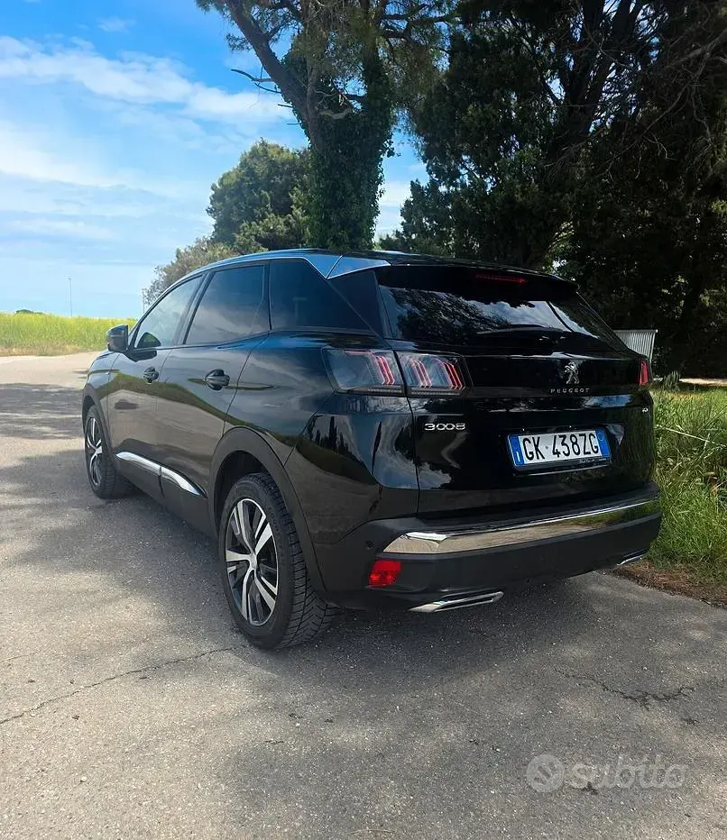 Usata Peugeot 3008 Allure 131 CV (96 kW) 2022 Nero SUV