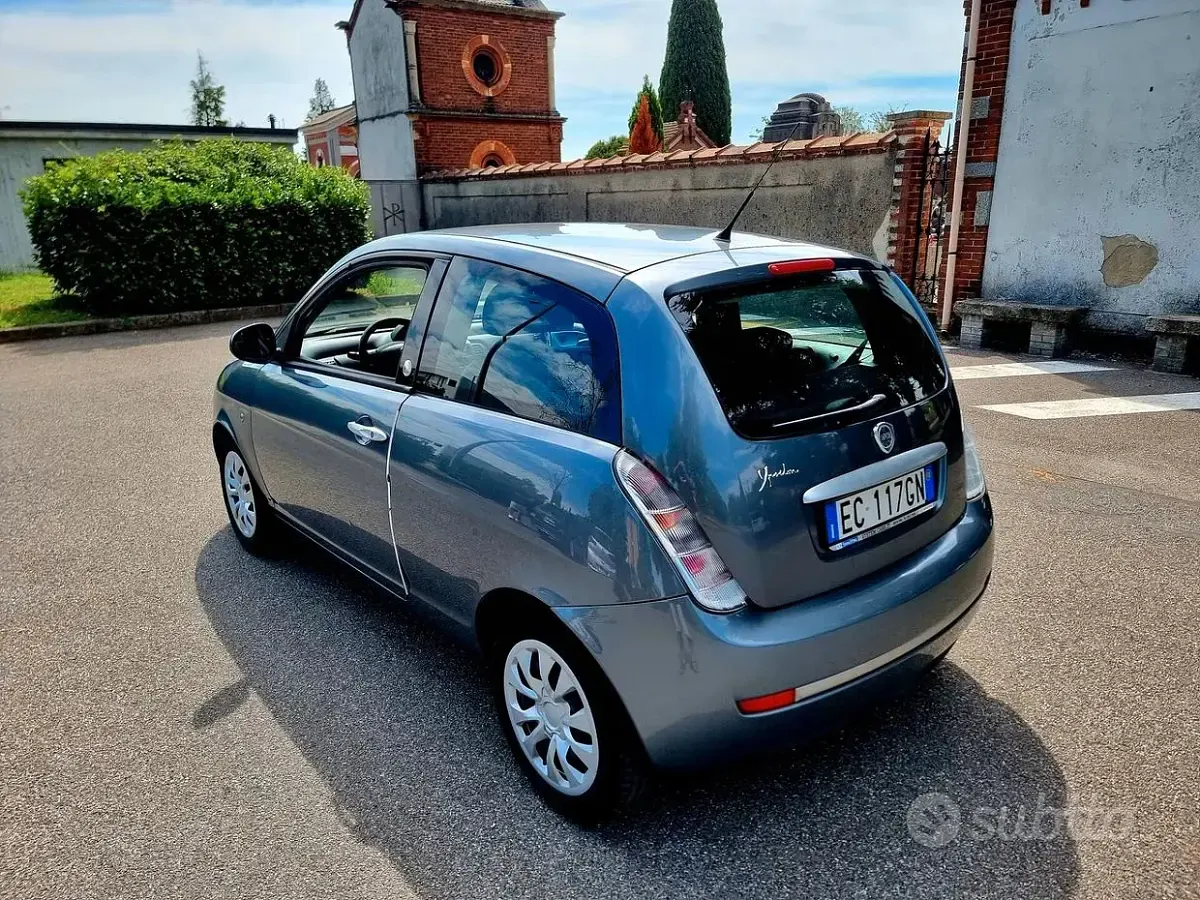 Usata Lancia Ypsilon 77 CV (56 kW) 2010 Grigio Utilitaria