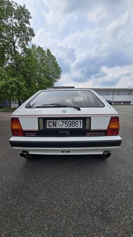 Usata Lancia Delta 166 CV (122 kW) 1987 Utilitaria
