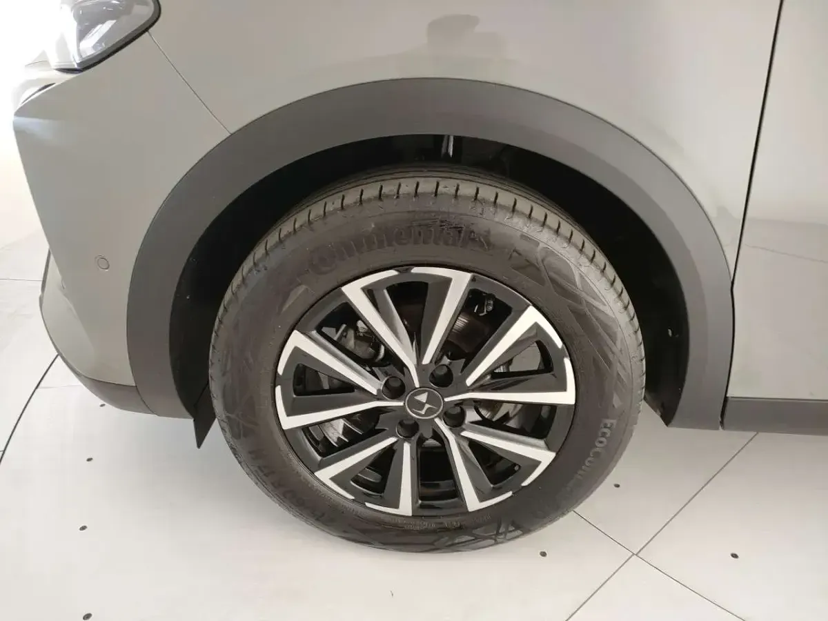 Usata DS Automobiles DS3 Crossback Bastille 101 CV (74 kW) 2024 Grigio premiere con tetto nero SUV