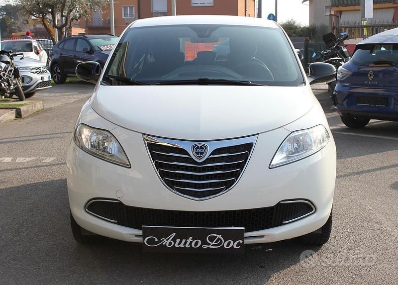 Usata Lancia Ypsilon Gold 69 CV (50 kW) 2015 Bianco Utilitaria