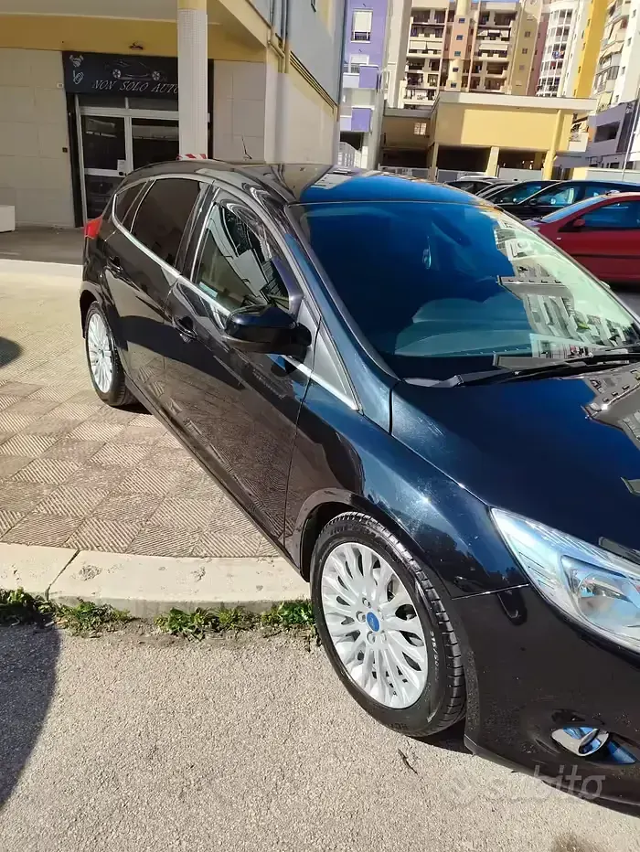 Usata Ford Focus 115 CV (84 kW) 2012 Nero Berlina