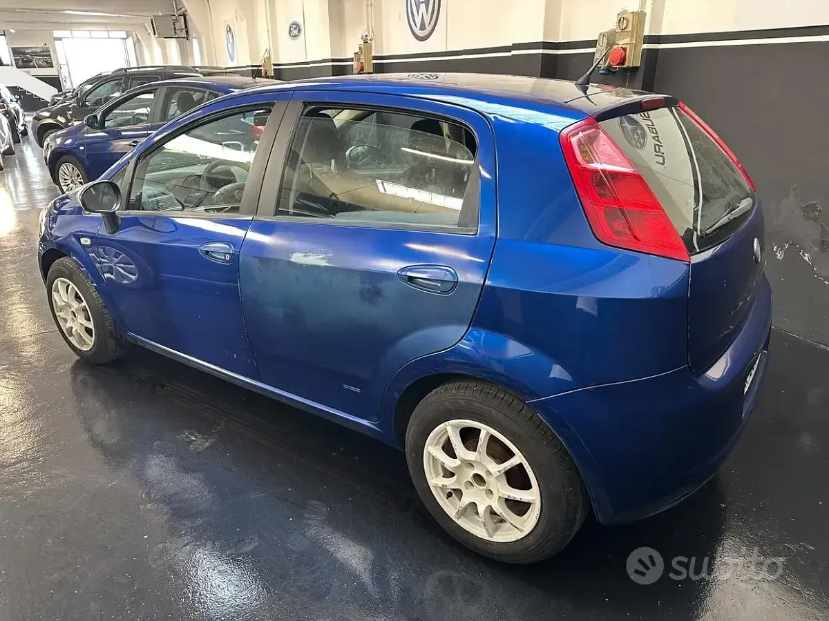 Usata Fiat Grande Punto Active 65 CV (47 kW) 2007 Bluazzurro Utilitaria