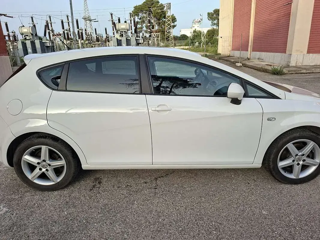 Usata Seat Leon Reference 90 CV (66 kW) 2011 Utilitaria