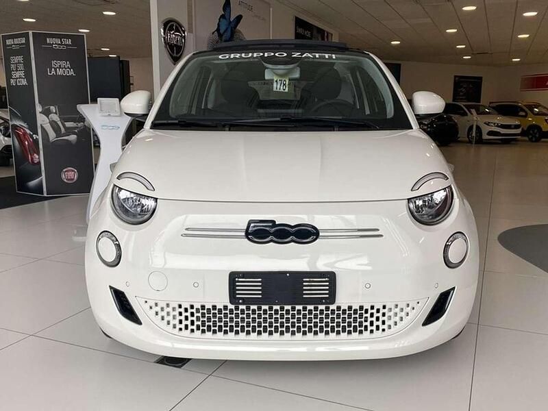 Usata Fiat 500C 42 kW (58 CV) 2024 Bianco gelato Cabrio