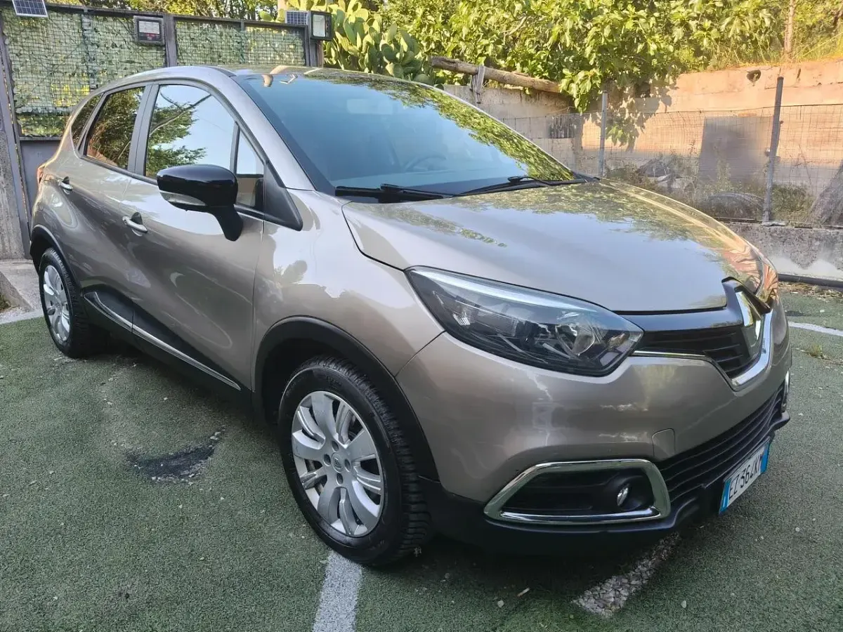 Usata Renault Captur 90 CV (66 kW) 2015 Oro SUV
