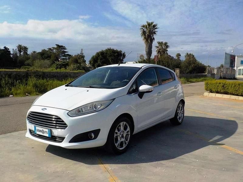 Usata Ford Fiesta Titanium 75 CV (55 kW) 2015 Bianco Berlina