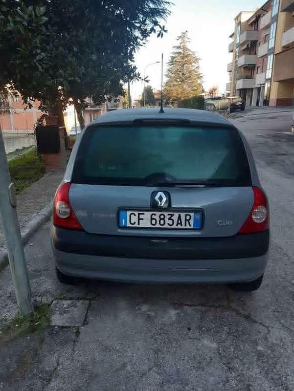 Usata Renault Clio II Dynamique 82 CV (60 kW) 2004 Berlina