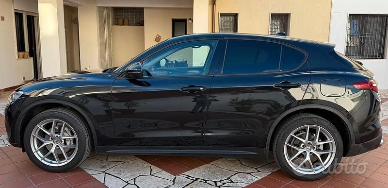 Usata Alfa Romeo Stelvio Business 210 CV (154 kW) 2017 Nero SUV