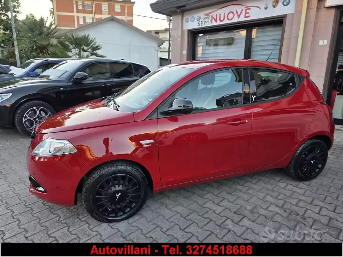 Usata Lancia Ypsilon 69 CV (50 kW) 2015 Rosso Utilitaria