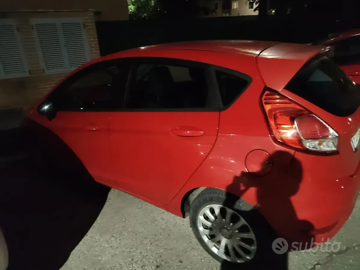 Usata Ford Fiesta 95 CV (69 kW) 2016 Rosso Utilitaria