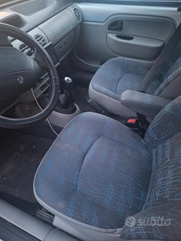 Usata Renault Kangoo 75 CV (55 kW) 2006 Grigio Monovolume