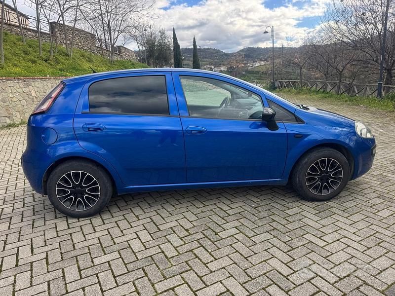 Usata Fiat Grande Punto 75 CV (55 kW) 2012 Blu Utilitaria
