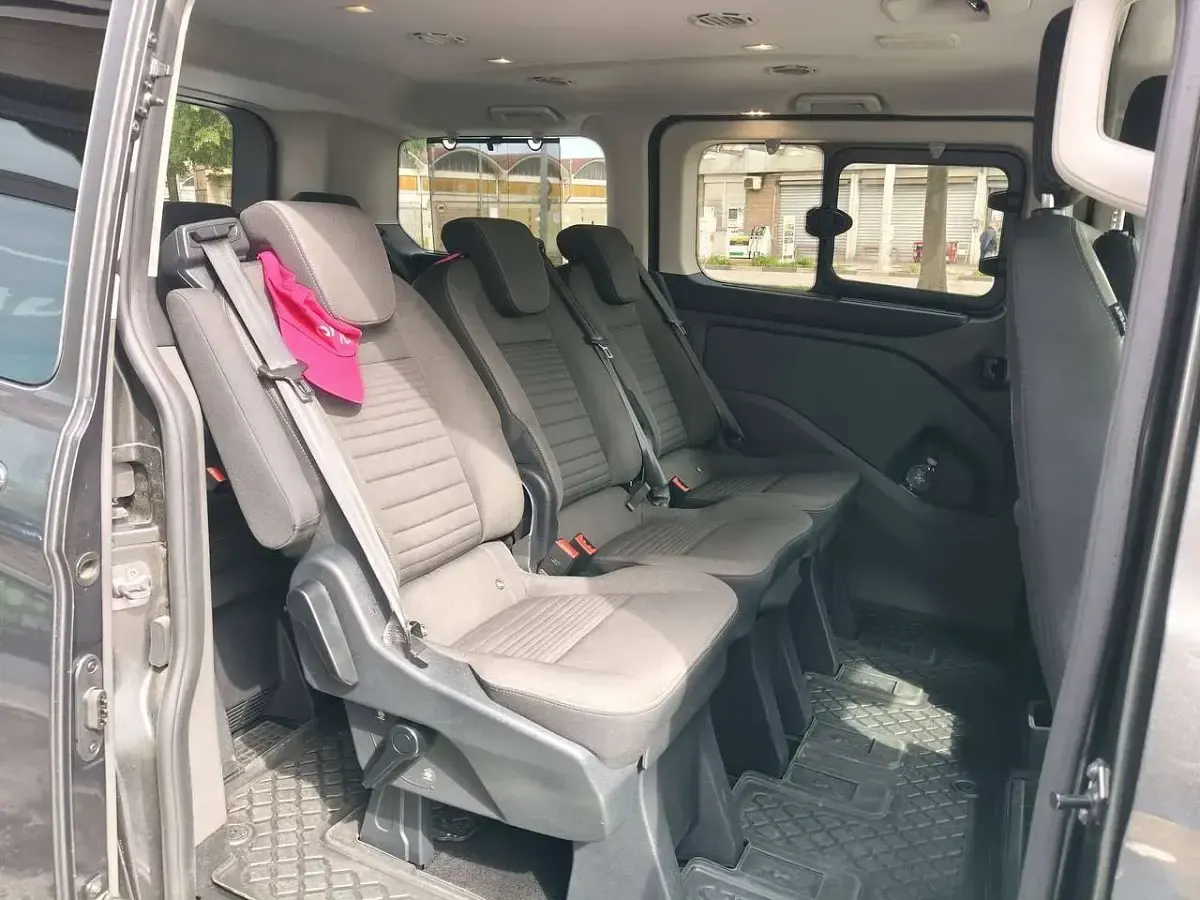 Usata Ford Tourneo 150 CV (110 kW) 2023 Grigio Monovolume