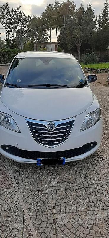 Usata Lancia Ypsilon 69 CV (50 kW) 2013 Bianco Utilitaria