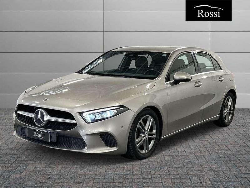 Usata Mercedes A180 Business 116 CV (85 kW) 2019 Grigio mojave Berlina
