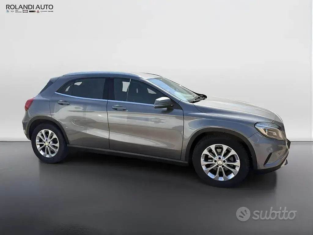 Usata Mercedes GLA220 177 CV (130 kW) 2015 Grigio SUV
