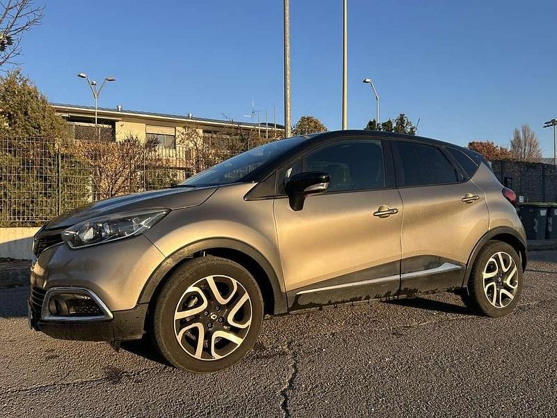 Usata Renault Captur 90 CV (66 kW) 2015 Bronzo SUV