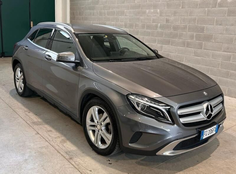Usata Mercedes GLA200 136 CV (100 kW) 2016 Grigio SUV