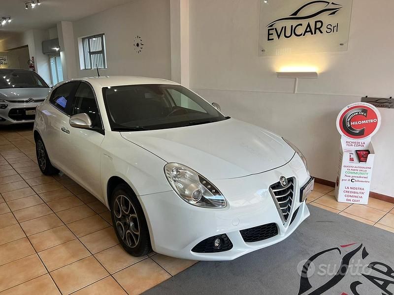Usata Alfa Romeo Giulietta Distinctive 170 CV (125 kW) 2010 Bianco Utilitaria