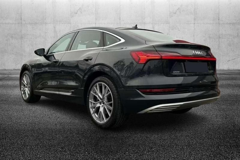 Usata Audi e-tron 158 kW (215 CV) 2023 Grigio SUV