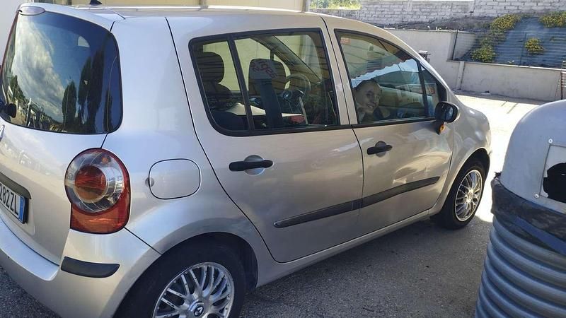 Usata 2007 Renault Modus Dynamique Monovolume | 1500 € (Ottimo prezzo) - Immagine 1/4
