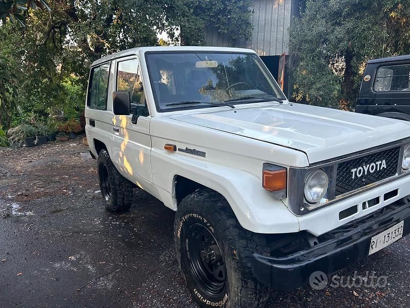 Bianco Usata 1987 Toyota Land Cruiser SUV | 13.999 € - Immagine 1/4