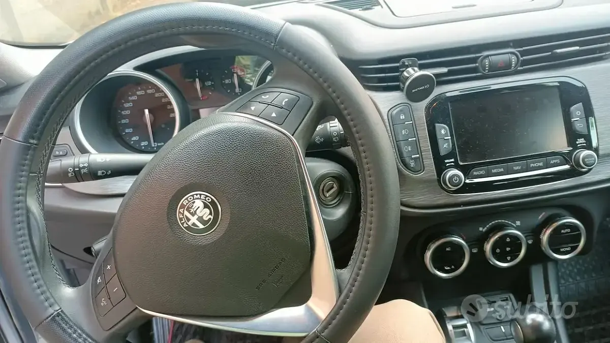 Usata Alfa Romeo Giulietta 120 CV (88 kW) 2019 Grigio Utilitaria