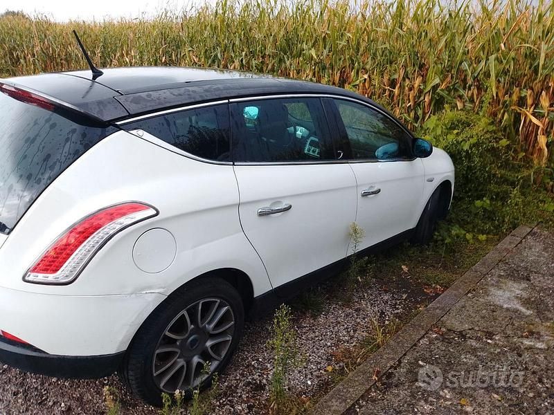 Usata Lancia Delta 120 CV (88 kW) 2009 Utilitaria