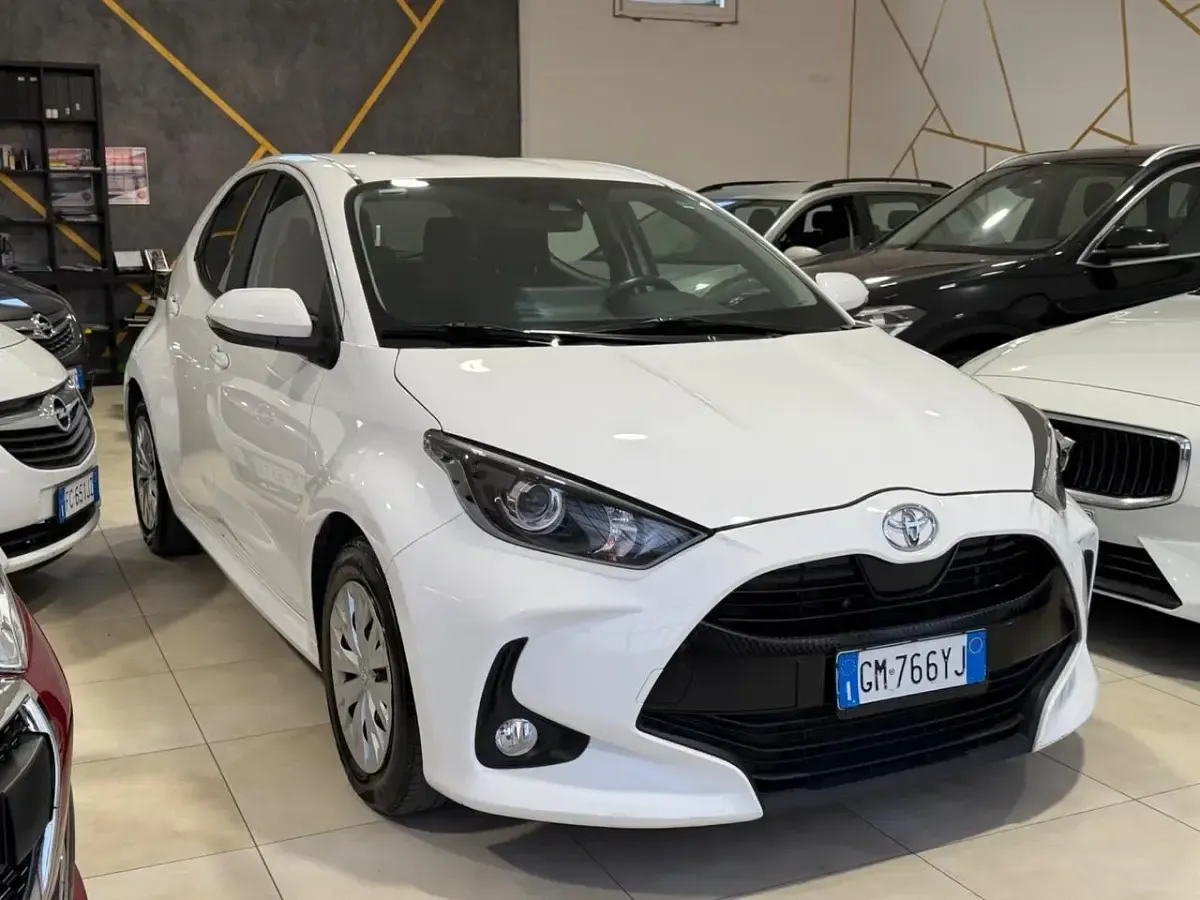 Usata Toyota Yaris Trend 72 CV (52 kW) 2023 Bianco Utilitaria