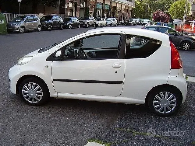 Käytetty Peugeot 107 68 HP (50 kW) 2010 Valkoinen Viistoperä