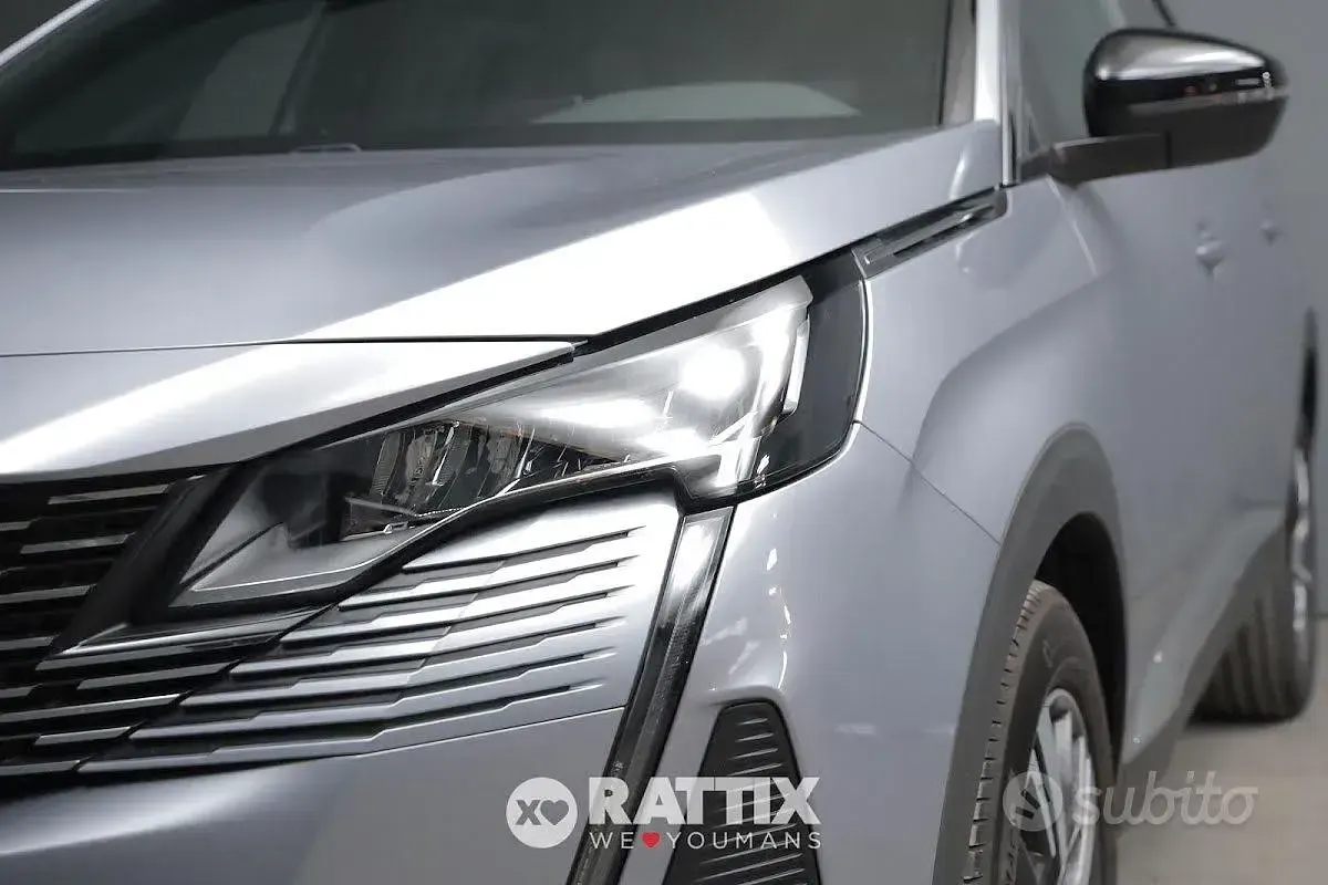 Gebraucht Peugeot 5008 Allure 131 PS (96 kW) 2024 Grau SUV
