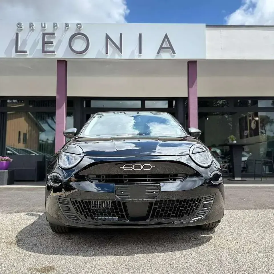 Nuova Fiat 600 Icon 145 CV (106 kW) 2026 Nero pastello SUV