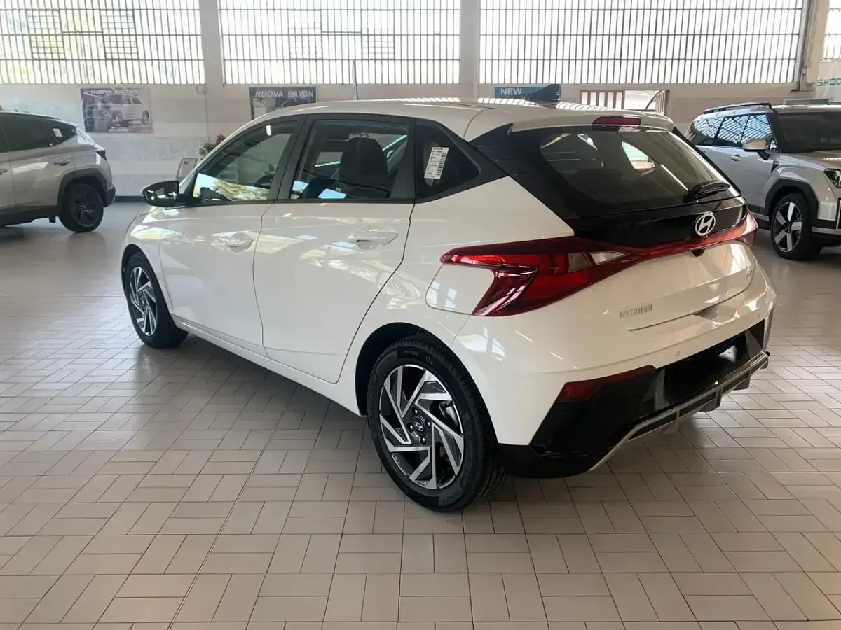 Nuova Hyundai i20 100 CV (73 kW) 2026 Argento Utilitaria