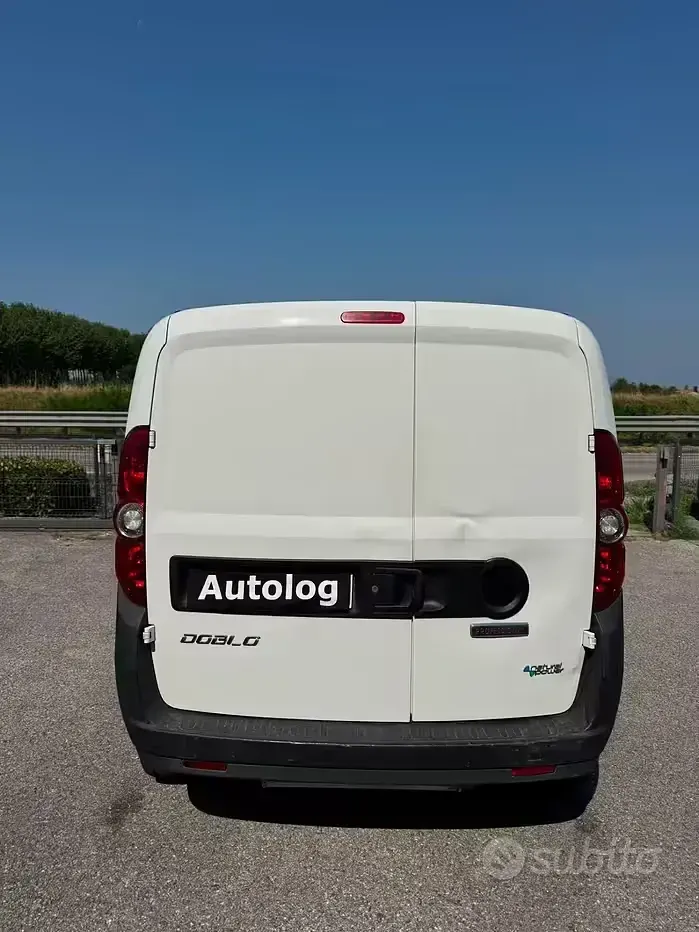 Usata Fiat Doblò Lounge 120 CV (88 kW) 2019 Bianco Monovolume