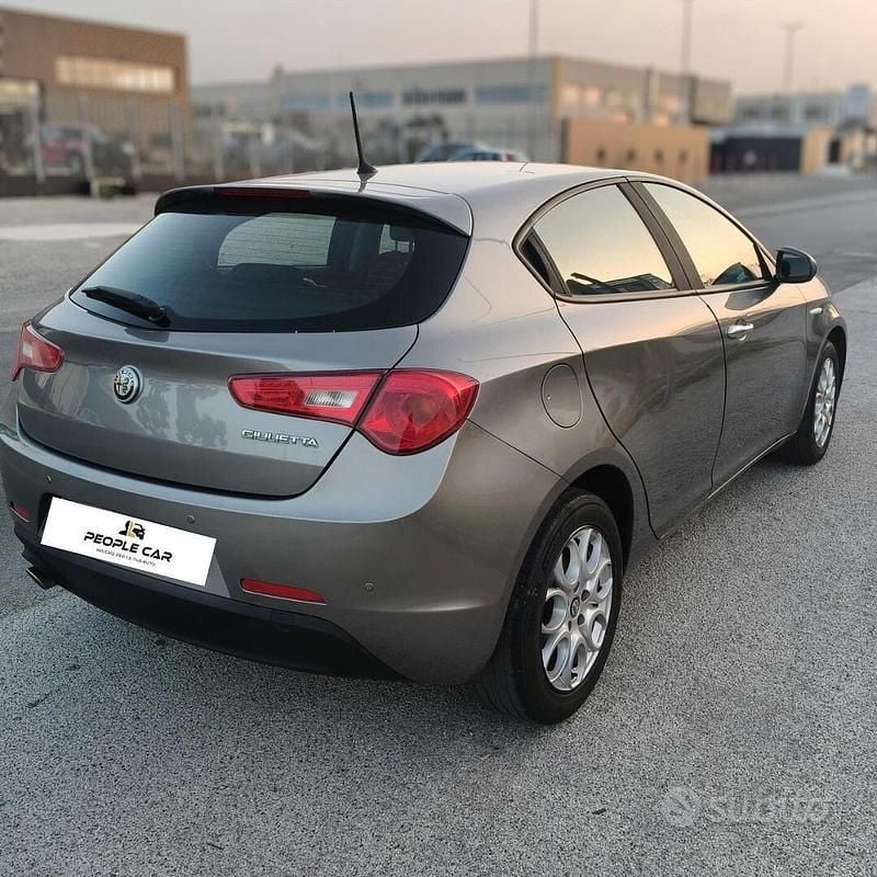 Usata Alfa Romeo Giulietta 120 CV (88 kW) 2017 Grigio Utilitaria