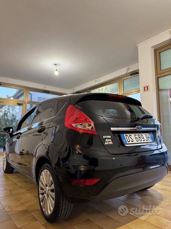 Usata Ford Fiesta Titanium 75 CV (55 kW) 2009 Nero Utilitaria
