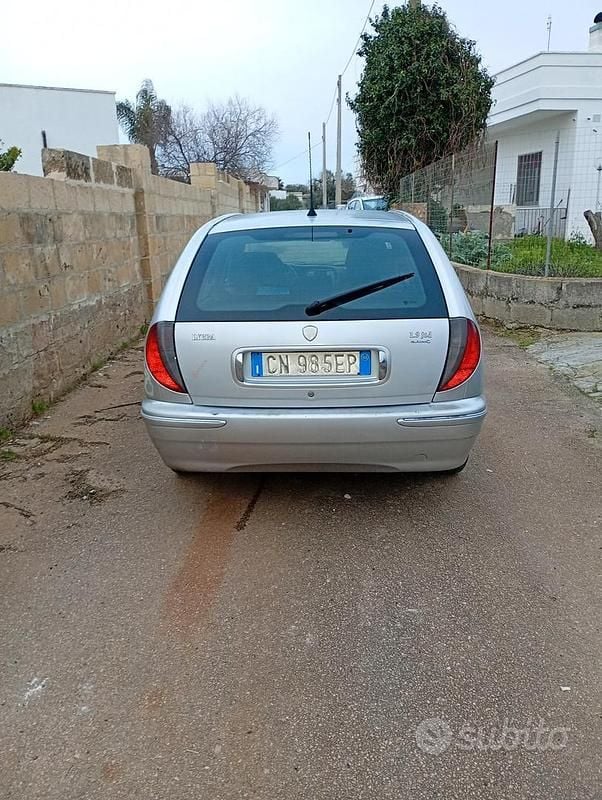 Usata Lancia Lybra 150 CV (110 kW) 2004 Grigio Station wagon
