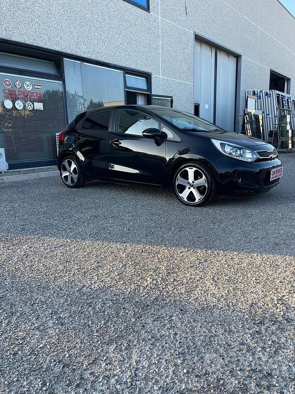 Usata Kia Rio 90 CV (66 kW) 2014 Nero Berlina