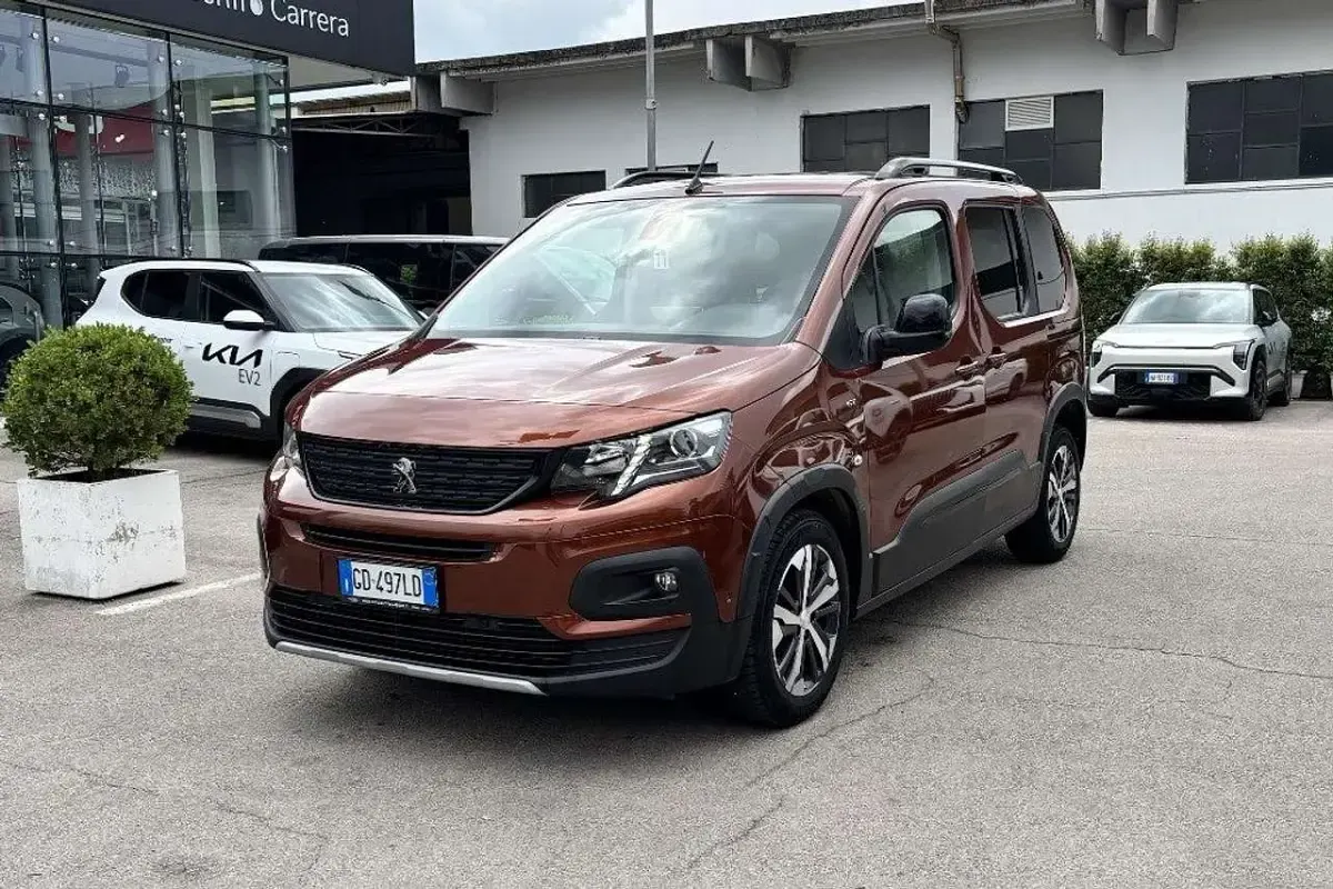 Usata Peugeot Rifter GT-line 131 CV (96 kW) 2021 Bronzo Monovolume